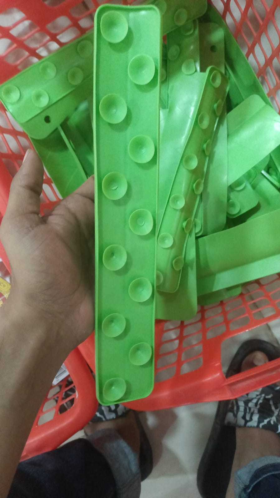 Silicone Sink Splash Guard with Suction Cups (size 14inch)